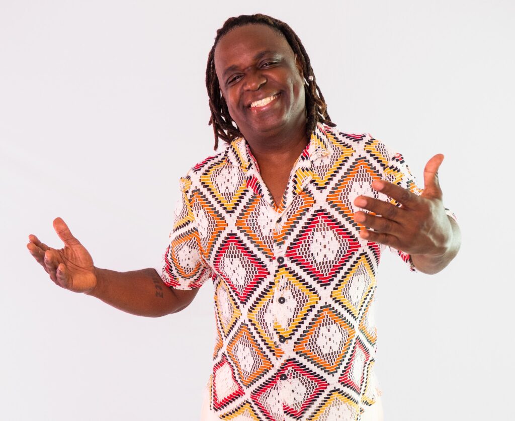 marcelinho-moreira-junta-a-familia-do-samba-em-ep-gregario-que-abarca-mart’nalia,-prettos,-davi-moraes-e-roge