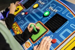 pac-man,-45-anos:-por-que-o-jogo-mudou-os-videogames-(e-o-mundo)-—-e-agora-quer-conquistar-a-geracao-z