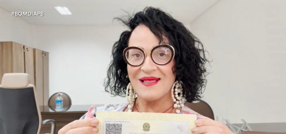 ‘unica-coisa-que-eu-desejava,-como-mulher-trans,-era-ser-retificada’,-diz-paraibana-apos-mudanca-de-nome-em-cartorio