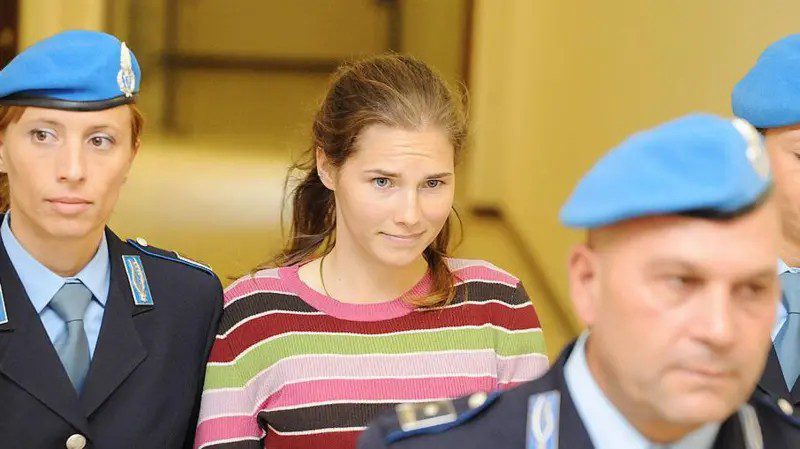 a-polemica-em-torno-da-nova-serie-sobre-amanda-knox,-condenada-e-absolvida-na-italia-pelo-assassinato-de-uma-colega