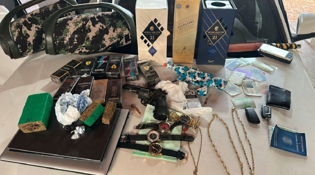 policia-prende-quatro-suspeitos-de-aplicar-golpe-do-falso-pix-e-apreende-carro-de-luxo-durante-operacao