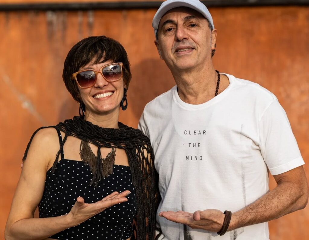no-stopa-‘queima-por-dentro’-com-zeca-baleiro-em-‘brasa’,-album-autoral-com-a-ardencia-feminina-dos-forros-e-boleros