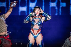 the-town-2025-tem-ultimo-dia-com-‘pop-farofa’,-joelma-empolgante-e-katy-perry-acrobatica-e-futurista