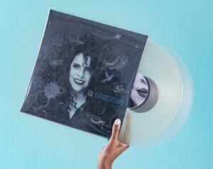 os-80-anos-de-gal-costa-motivam-tres-edicoes-digitais-e-(outro)-lp-do-album-‘estratosferica’,-com-efeitos-na-capa