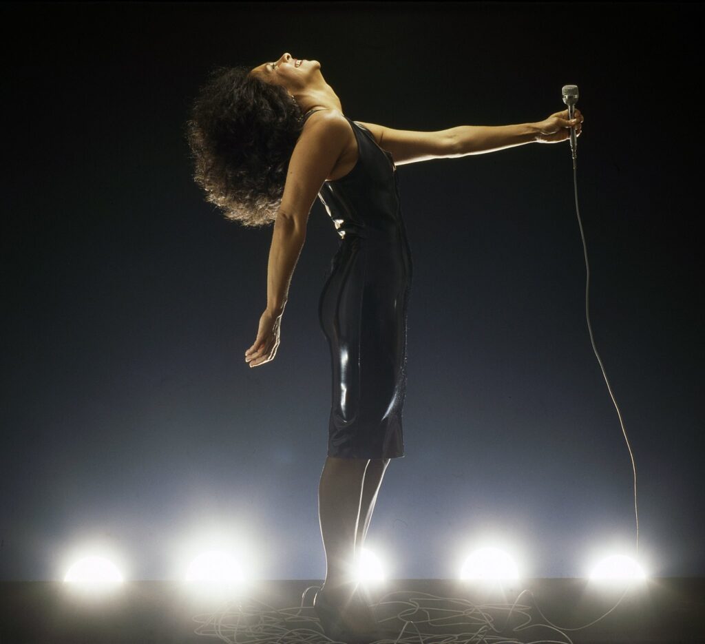 album-de-gal-costa-tem-lancamento-digital-adiado-em-uma-semana,-para-frustracao-dos-seguidores-da-cantora