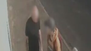 video:-idoso-e-esfaqueado-por-jovem-apos-ser-acusado-de-importunacao-sexual-em-onibus,-em-uberlandia