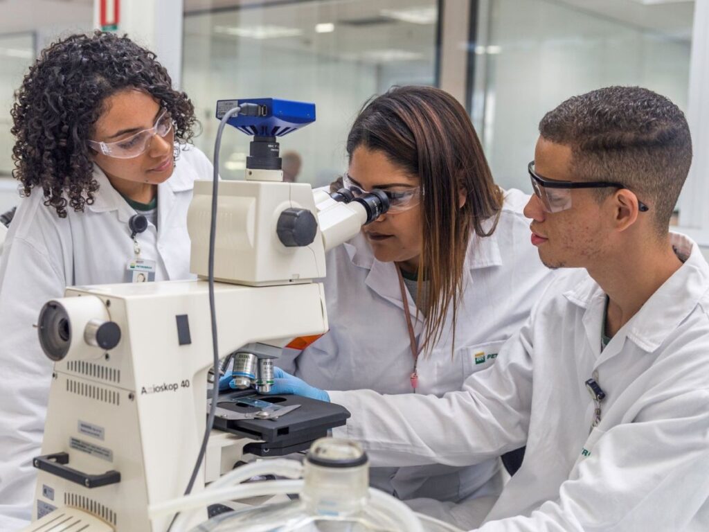 petrobras-abre-60-vagas-para-jovem-aprendiz-com-salario,-beneficios-e-curso-tecnico-no-litoral-de-sp