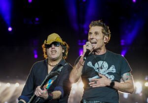 estreante-no-the-town,-capital-inicial-tocou-10-vezes-no-rock-in-rio-e-costuma-fazer-protestos-politicos