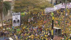 com-cartazes-e-bandeiras,-apoiadores-de-bolsonaro-em-sp-pedem-anistia-para-condenados-por-atos-golpistas