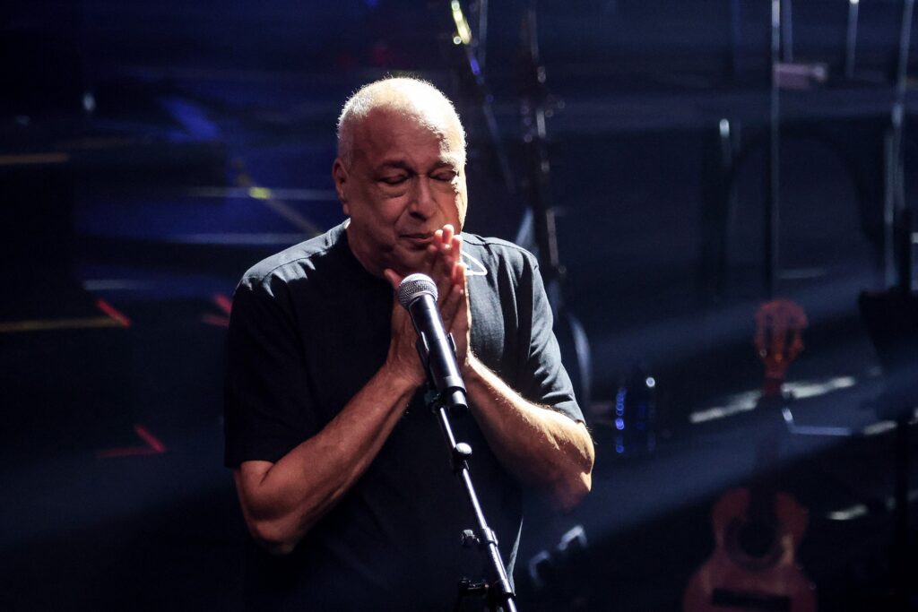 choro-de-sombrinha-rega-com-emocao-o-tributo-a-arlindo-cruz-na-gravacao-ao-vivo-do-show-dos-50-anos-de-carreira