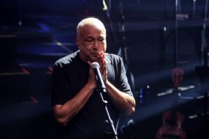 choro-de-sombrinha-rega-com-emocao-o-tributo-a-arlindo-cruz-na-gravacao-ao-vivo-do-show-dos-50-anos-de-carreira