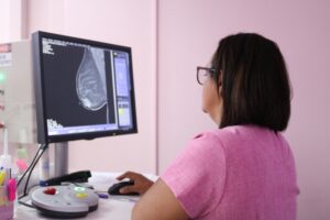 outubro-rosa:-ascomcer-oferece-400-mamografias-gratuitas-e-promove-corrida-solidaria-em-juiz-de-fora