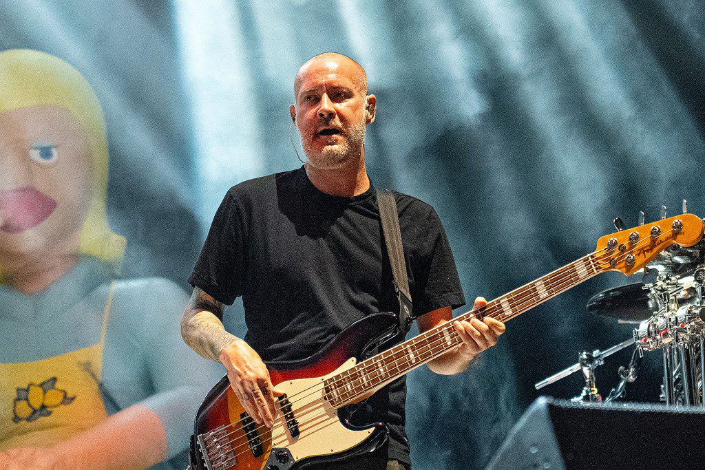 fred-durst,-do-limp-bizkit,-lamenta-a-morte-do-baixista-e-companheiro-de-banda-sam-rivers:-‘inestimavel’