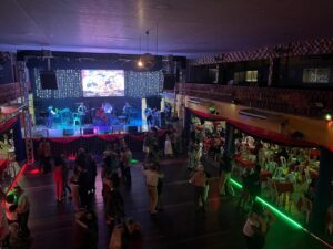 entre-boleros,-salsas-e-memorias,-clubes-tradicionais-do-recife-mantem-viva-historia-cultural-da-cidade-e-resistem-abracando-novas-geracoes
