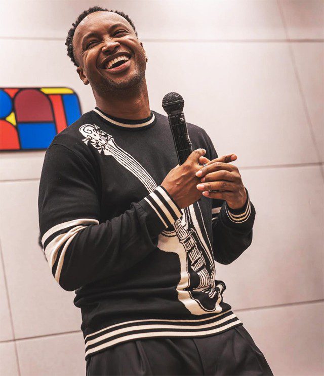 thiaguinho-da-acento-‘bem-black’-ao-pagode-em-gravacao-ao-vivo-de-album-audiovisual-em-clube-de-sao-paulo
