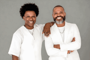 duo-prettos-amplia-o-repertorio-para-fazer-a-roda-girar-com-as-musicas-novas-do-album-‘o-show-deve-continuar…’