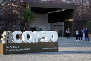como-funcionam-as-negociacoes-na-cop:-qual-o-caminho-dos-acordos-e-o-que-acontece-nas-salas-da-conferencia