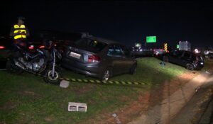pedestre-morre-e-motociclista-fica-em-estado-grave-apos-serie-de-acidentes-na-anhanguera,-em-sumare