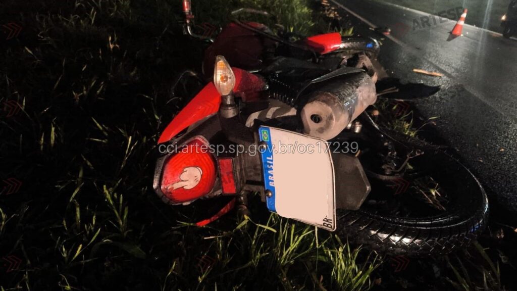 motociclista-morre-e-outro-fica-gravemente-ferido-apos-sequencia-de-colisoes-na-rodovia-dos-imigrantes,-em-sp