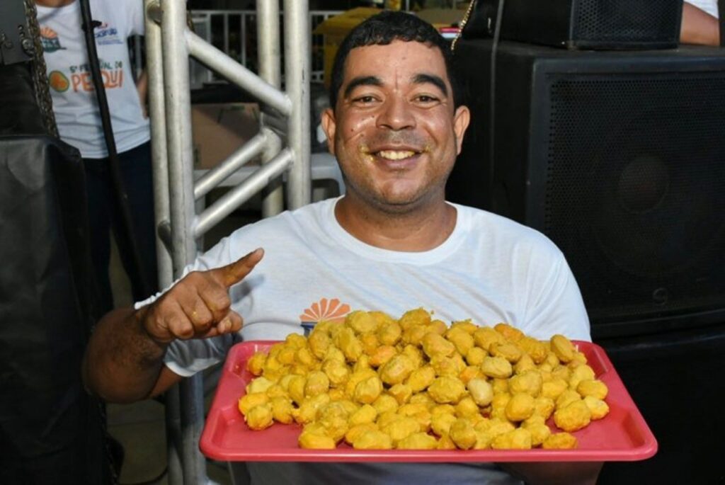 vigilante-ganha-premio-de-r$-3-mil-apos-roer-158-carocos-de-pequi-e-vencer-festival-em-gurupi:-‘treinei-bastante-em-casa’