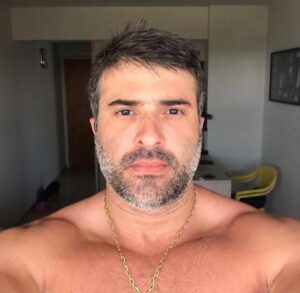 esposa-celebra-alta-hospitalar-de-piloto-de-helicoptero-da-policia-baleado-em-operacao-no-rio:-‘passo-extraordinario’