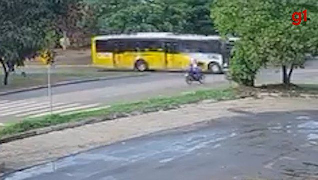 video-mostra-momento-de-aciedente-entre-moto-e-onibus-do-transporte-coletivo-de-palmas-que-deixou-jovem-morto