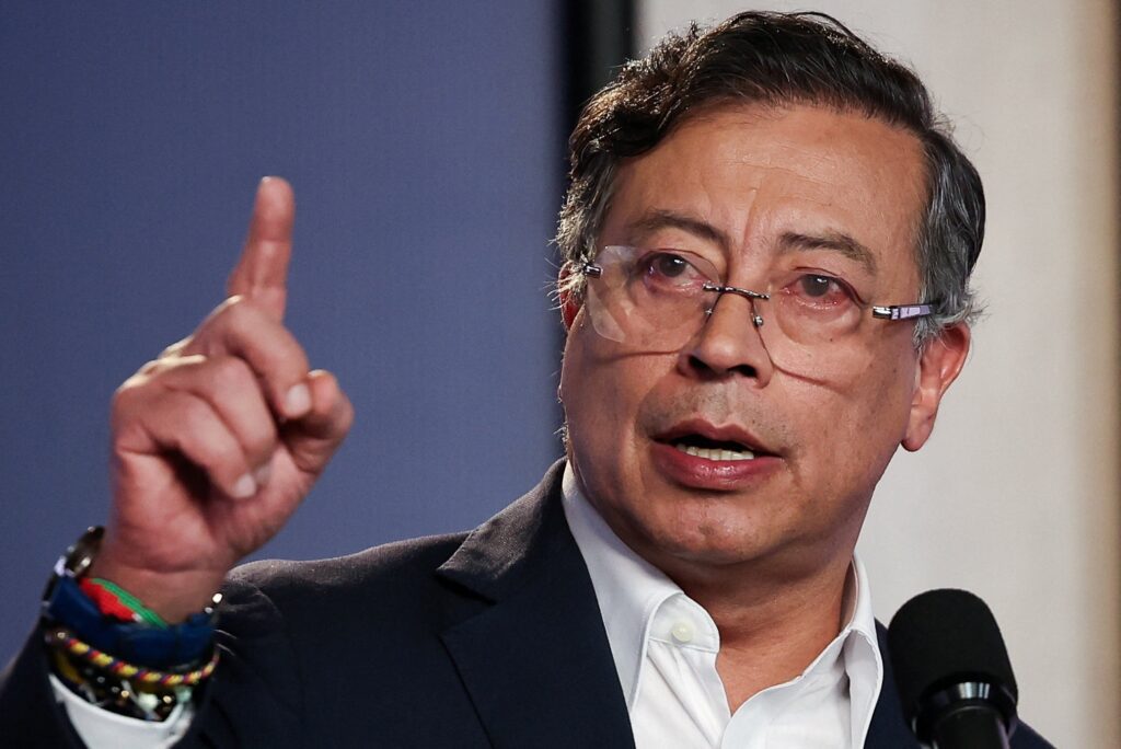 petro-denuncia-descoberta-de-corpos-no-mar-da-colombia-que-‘podem-ser’-de-vitimas-de-bombardeio-dos-eua