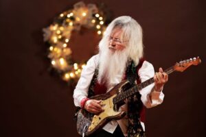 guitarrista-robertinho-de-recife-vai-da-new-age-ao-electro-rock-no-ar-classico-e-futurista-do-album-‘rapsodia-de-natal’