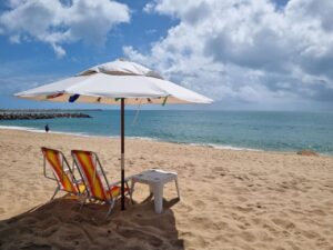 vai-descer-a-serra?-veja-as-regras-para-uso-de-caixa-de-som,-tenda,-barraca-e-guarda-sol-nas-praias-do-litoral-norte-de-sp
