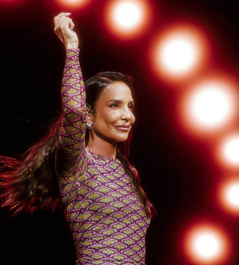 ivete-sangalo-aposta-em-‘vampirinha’-e-em-feat-com-cantor-xanddy-harmonia-em-‘oxente’-para-animar-o-carnaval