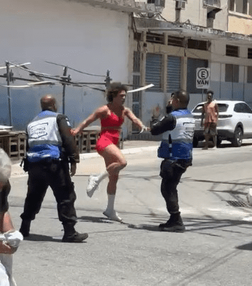 imagens-mostram-mulher-em-luta-corporal-com-agentes-do-seguranca-presente;-policia-diz-que-impediu-agressoes-a-homem