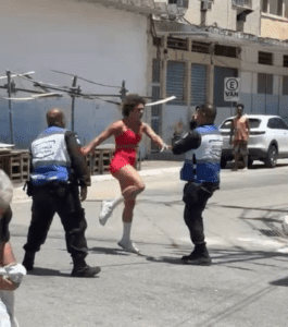 imagens-mostram-mulher-em-luta-corporal-com-agentes-do-seguranca-presente;-policia-diz-que-impediu-agressoes-a-homem
