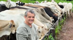 o-cientista-que-trocou-a-usp-pela-amazonia-para-criar-fazendas-de-gado-que-ajudam-a-reduzir-desmatamento