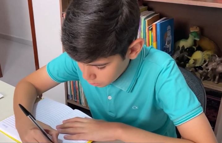 menino-de-12-anos-escreve-livros-infantis-e-fala-sobre-amor-pela-leitura:-‘leio-desde-a-barriga-da-minha-mae’
