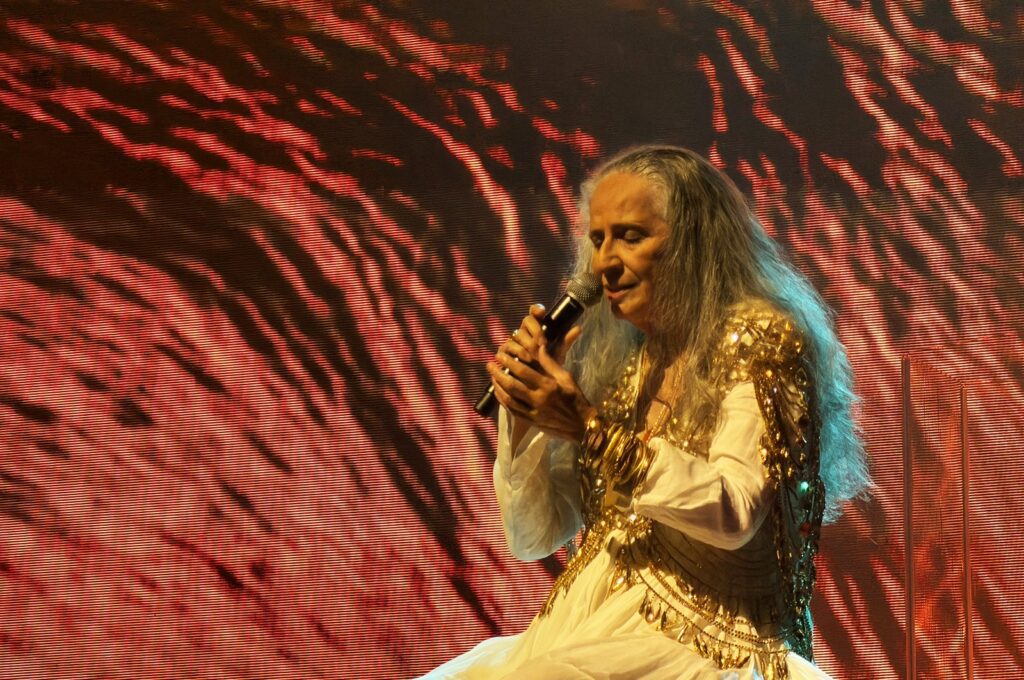 maria-bethania-grava-o-show-dos-60-anos-de-carreira,-no-fim-da-turne-no-rio,-com-cortes-no-roteiro-audacioso
