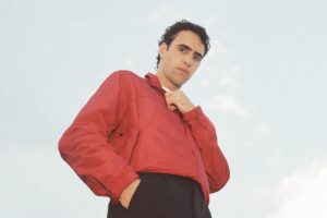 zeca-veloso-enfrenta-em-abril-a-prova-definitiva-do-palco-com-estreia-de-show-solo-com-banda-em-espacos-maiores