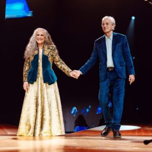 ao-premiar-caetano-veloso-e-maria-bethania-por-album-ao-vivo,-grammy-2026-faz-justica-ao-reencontro-historico-dos-irmaos-em-turne