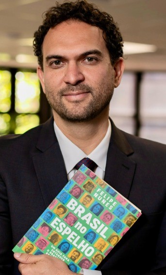 ‘brasil-no-espelho’,-de-felipe-nunes,-e-lancado-em-bh-com-revelacoes-sobre-o-que-brasileiro-pensa-sobre-fe,-politica-e-futuro