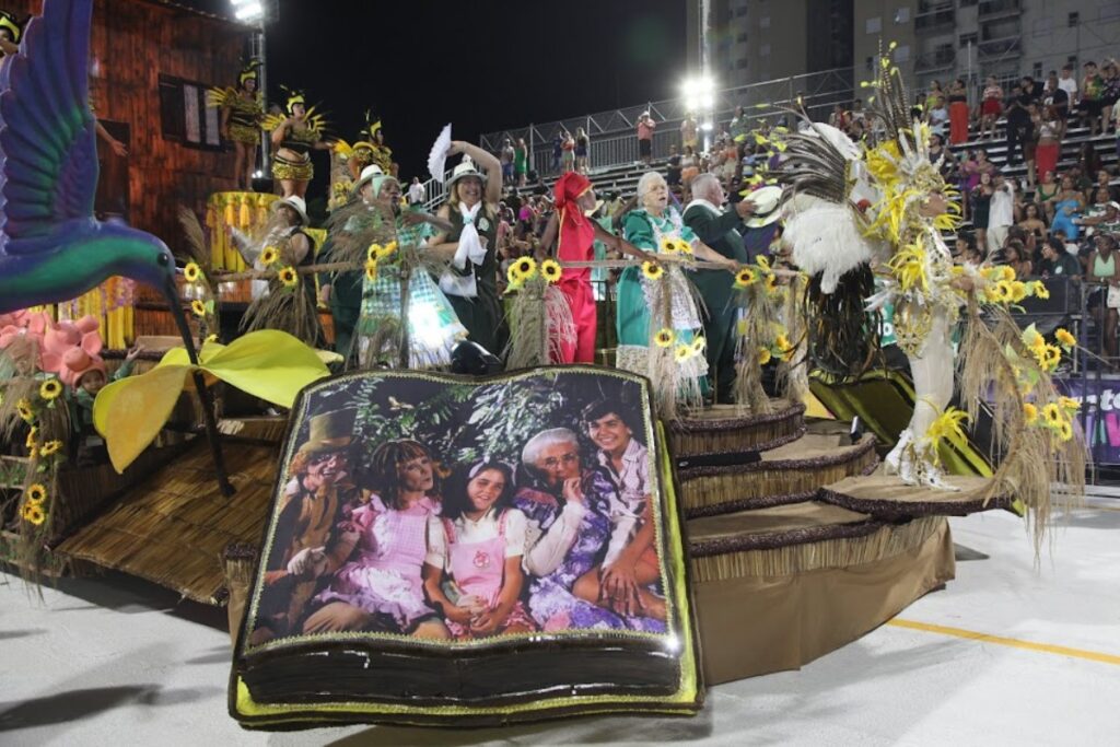 oito-escolas-de-samba-de-santos-desfilam-na-passarela-drauzio-da-cruz-no-2o-dia;-veja-a-programacao