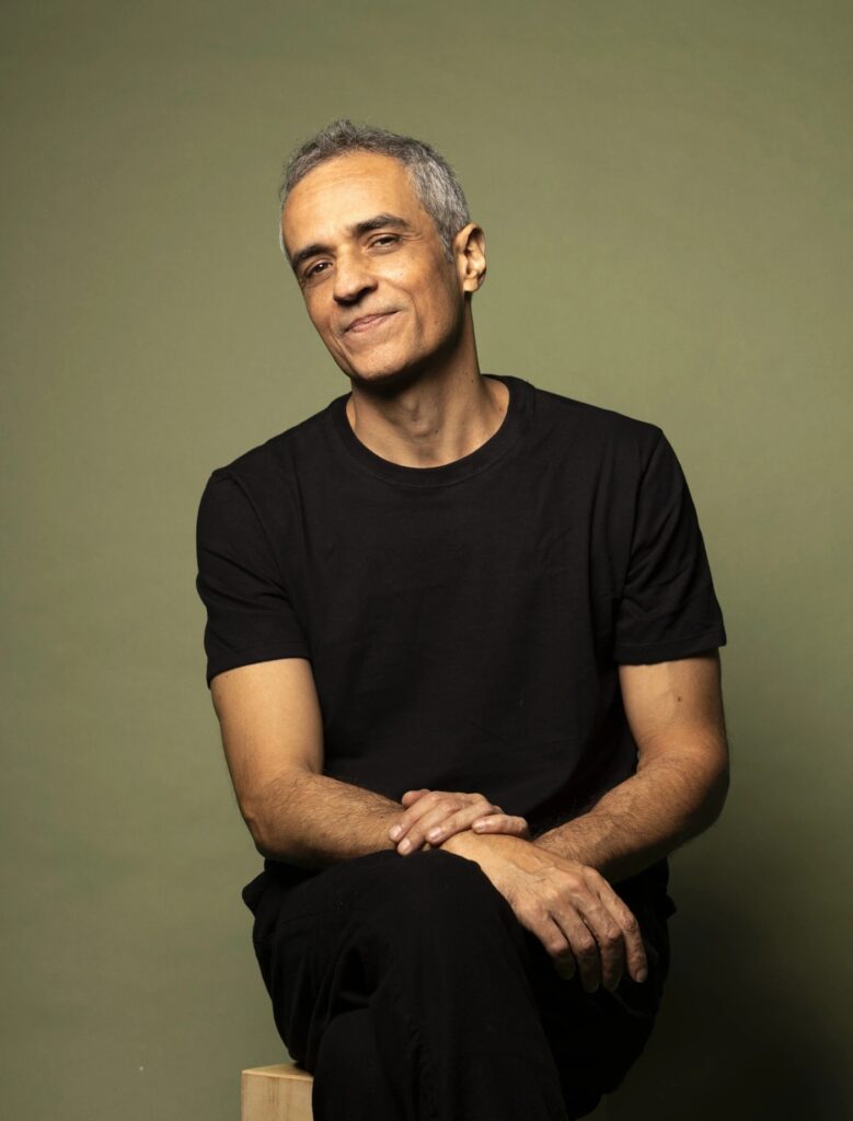 rodrigo-maranhao-repoe-bloco-autoral-na-rua-com-‘o-amor-e-o-tempo’,-album-de-samba-com-mart’nalia-e-chico-chico