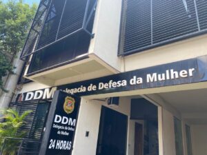 justica-converte-em-preventiva-prisao-de-motorista-apos-mulher-ser-socorrida-em-estado-gravissimo-ao-cair-do-carro-em-movimento