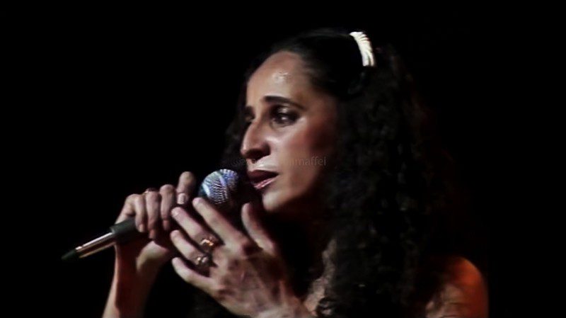 grande-momento-de-maria-bethania-em-show-de-1982-volta-a-cena-em-registro-audiovisual-feito-na-argentina-em-1984