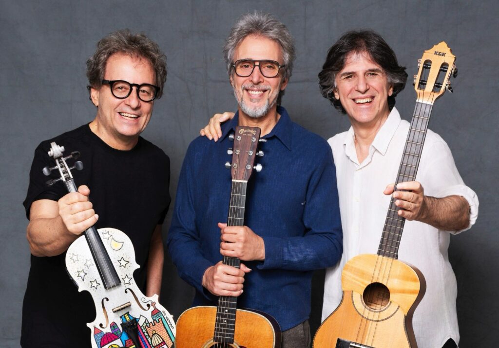 como-trio,-irmaos-kledir,-kleiton-e-vitor-ramil-reverberam-beatles-na-gravacao-ao-vivo-de-show-acustico-em-marco