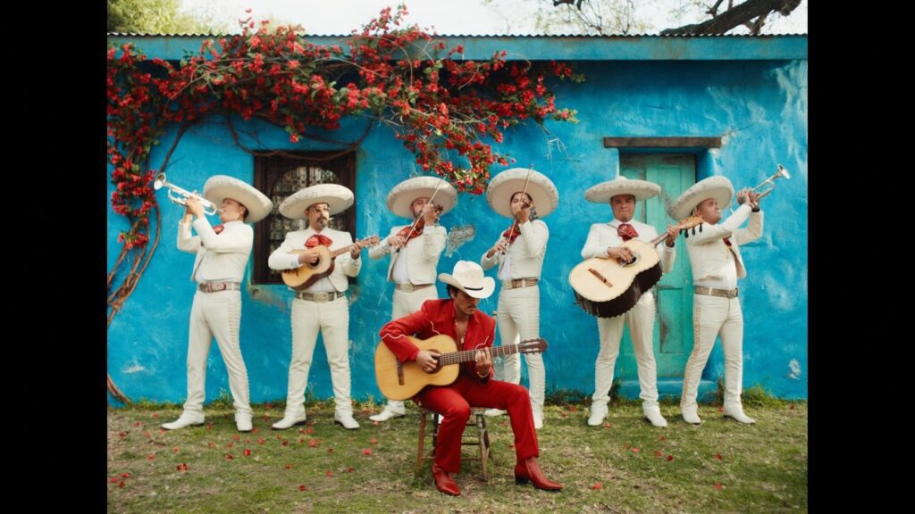 em-disco-novo,-bruno-mars-entra-na-‘onda-latina’-e-prova-ser-mestre-em-trilha-de-festas-de-casamento