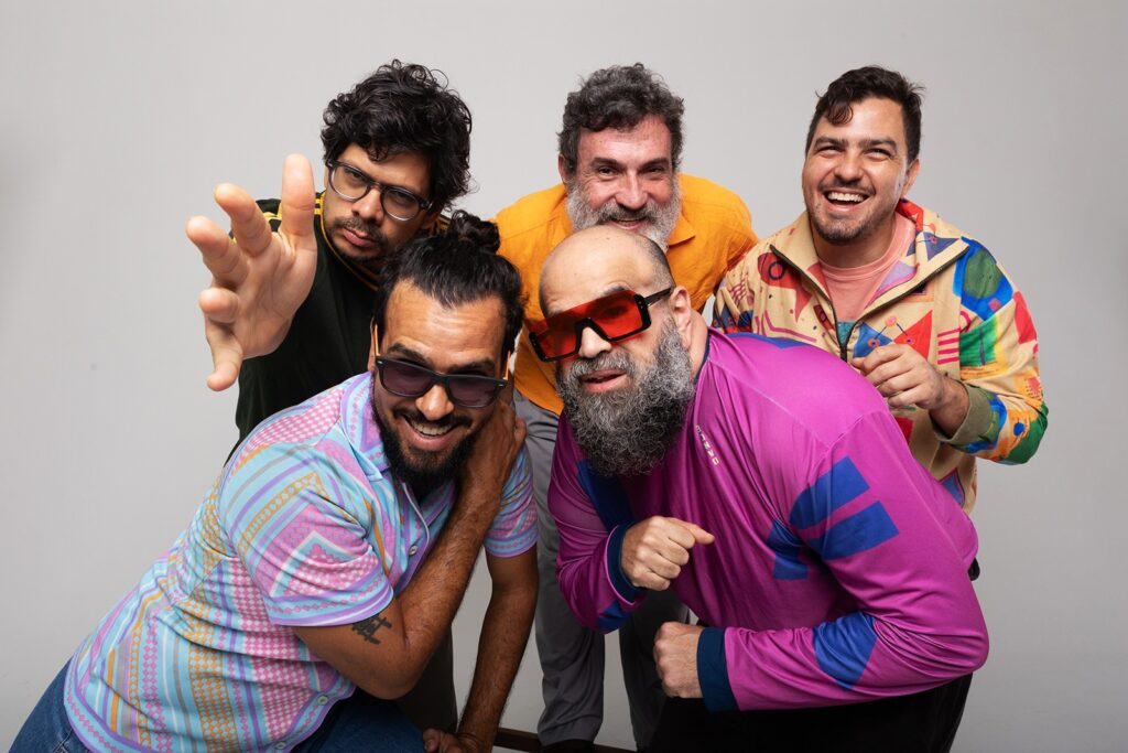 mombojo-projeta-para-abril-album-com-repertorio-inedito-e-o-mesmo-produtor-musical-do-disco-de-estreia-de-2004