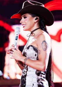 ana-castela-garante-lugar-no-passado-da-musica-sertaneja-com-a-sequencia-do-album-ao-vivo-‘heranca-boiadeira’