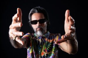 guitarrista-lucio-maia-lanca-em-abril-album-solo-com-musicas-autorais-que-dialogam-com-a-estetica-futurista