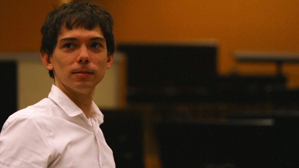 pianista-vitor-araujo-une-percussao-do-nordeste-e-cordas-da-holanda-em-‘toro’,-album-sinfonico-que-lancara-em-abril