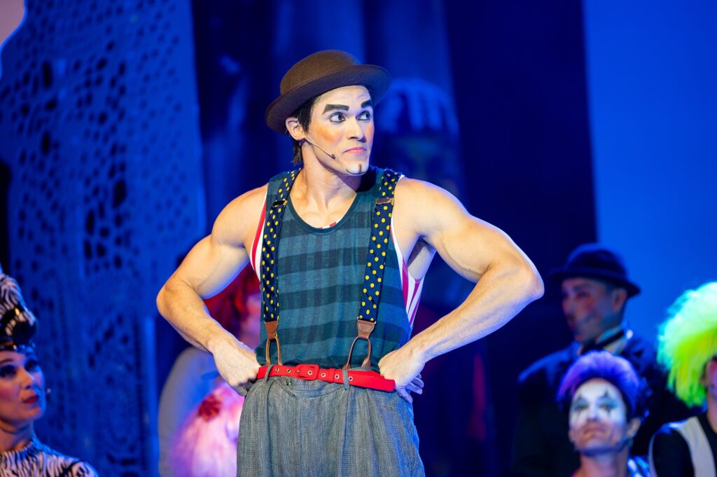 musical-sobre-trapalhao-atica-memoria-afetiva-com-circo,-humor-e-cancoes-de-chico-buarque-e-caetano-veloso