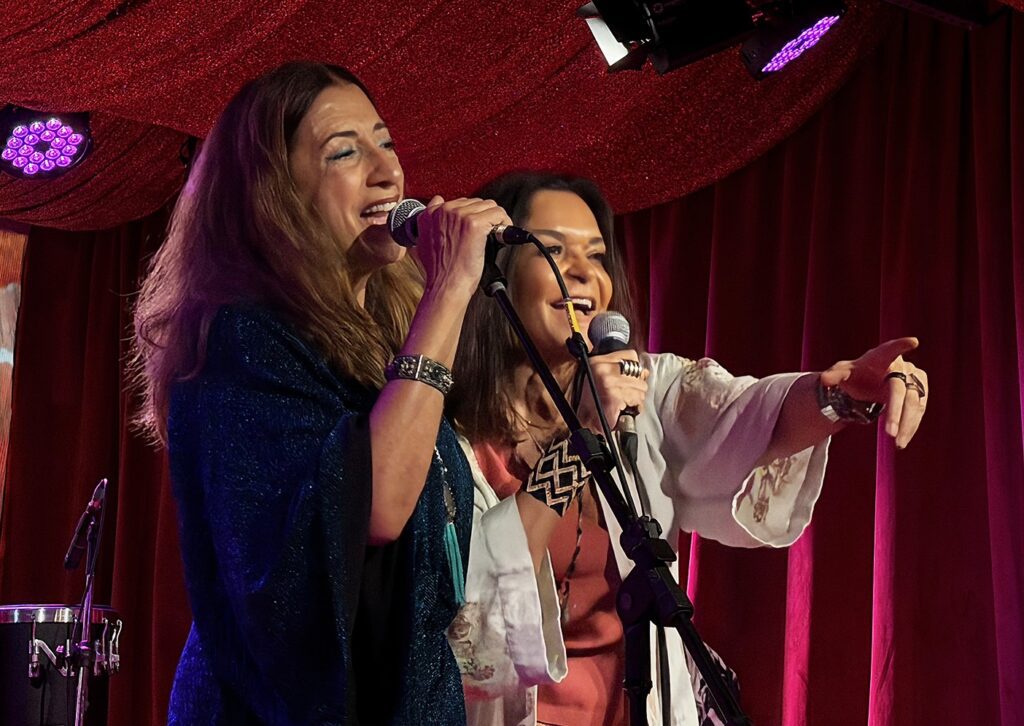 jussara-silveira-e-sylvia-patricia-vibram-e-se-afinam-na-pulsao-poetica-da-musica-de-waly-salomao-porque-a-vida-e-sonho